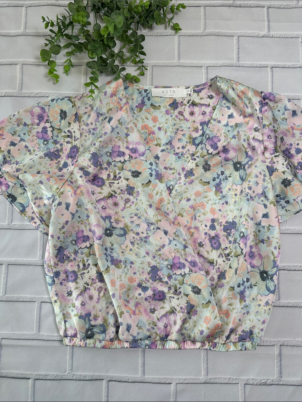 ASTR The Label * Pastel Floral Wrap Blouse in Pastels Sz M - Picture 6 of 11